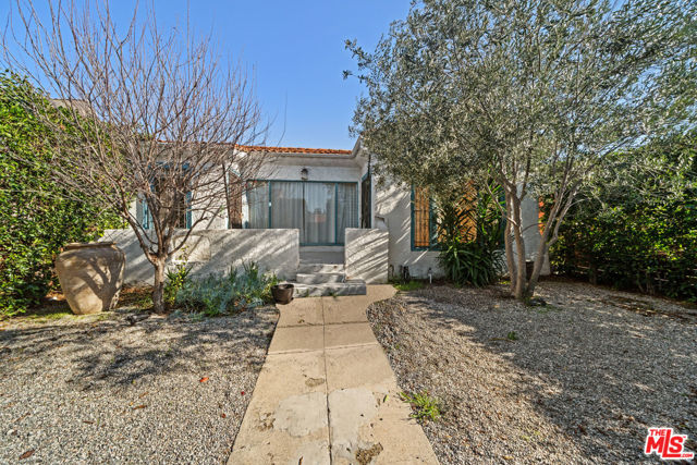 2826 Somerset Drive, Los Angeles CA: https://media.crmls.org/mediaz/bc18a191-29ec-4b6d-9c21-c0993523ca52.jpg