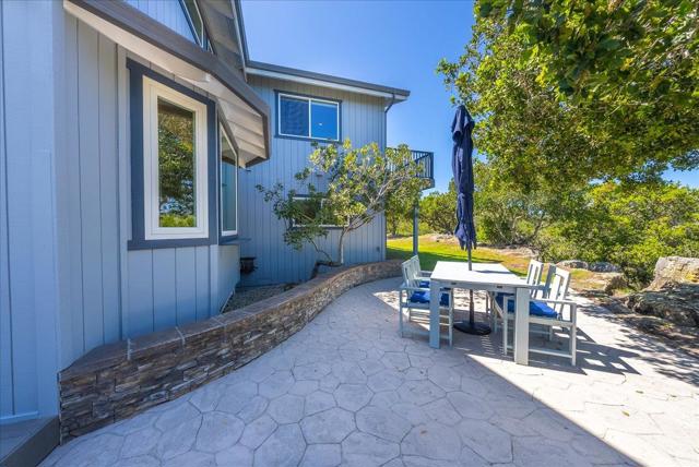 24805 Corte Poco, Salinas CA: https://media.crmls.org/mediaz/bc18d6ca-6d69-45b4-9979-26b62fdaf35d.jpg