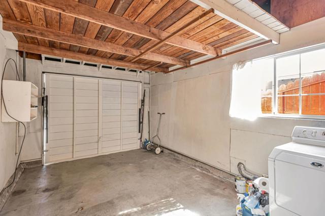 250 San Carlos Avenue, Redwood City CA: https://media.crmls.org/mediaz/bc19095b-ee75-4247-a4ba-cdd29fa76bf5.jpg