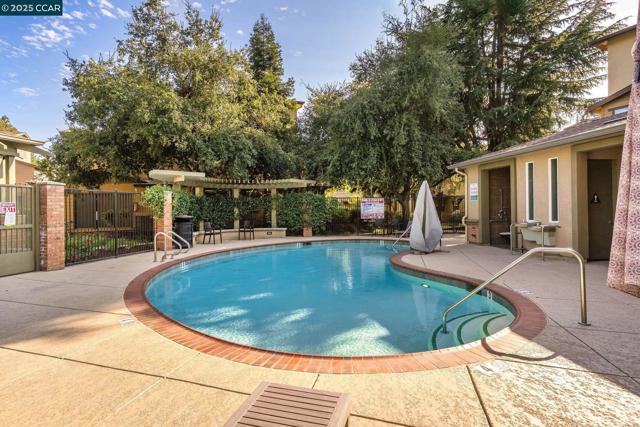 338 El Paseo Cir, Walnut Creek CA: https://media.crmls.org/mediaz/bc192510-48de-4a20-ba37-1bf182d4099a.jpg