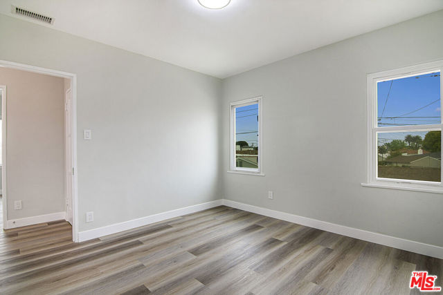 8456 Byrd Avenue, Inglewood CA: https://media.crmls.org/mediaz/bc1a4094-039f-42dc-afc7-0b87765bda52.jpg