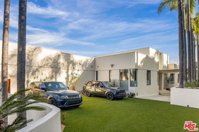 9405 Sierra Mar Place, Los Angeles CA: https://media.crmls.org/mediaz/bc1a42a1-3467-4ca3-9aee-a0d5f68f1a64.jpg