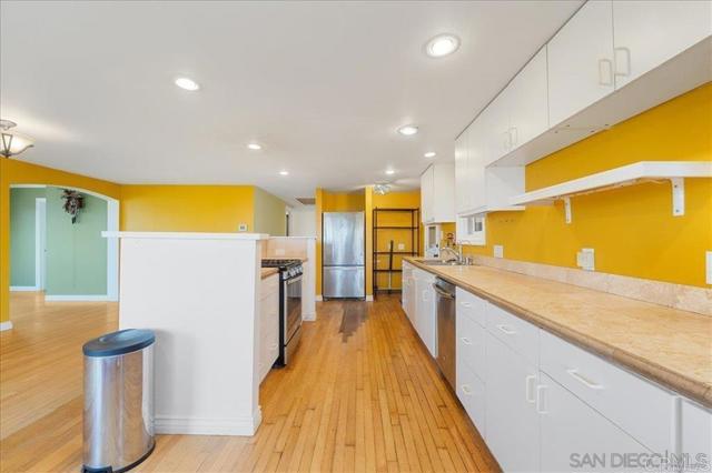 30727 Rolling Hills Drive, Valley Center CA: https://media.crmls.org/mediaz/bc1a5532-8e6c-48f0-ab8f-2750802bd4bd.jpg