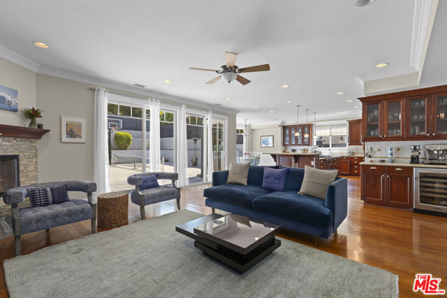 1712 CURTIS Avenue, Manhattan Beach CA: https://media.crmls.org/mediaz/bc1a747e-8ebb-4eea-b03c-7d58e9467141.jpg