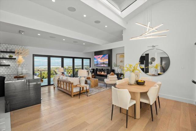 865 Somerset Court, San Carlos CA: https://media.crmls.org/mediaz/bc1a7ac5-2e53-4753-82de-3c9474aa1417.jpg