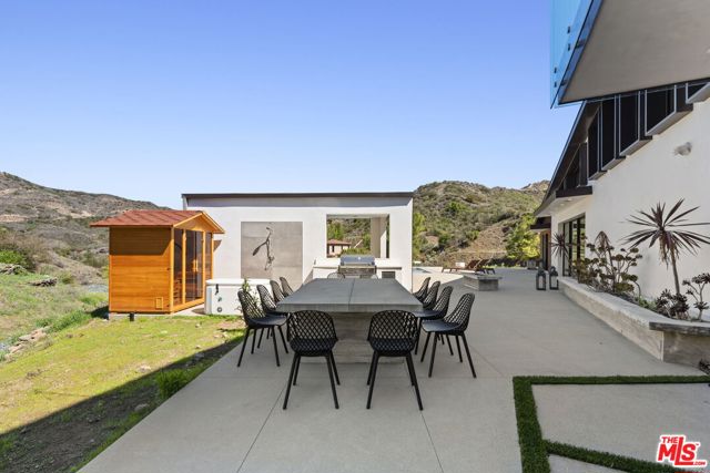 31830 Lobo Canyon, Agoura Hills CA: https://media.crmls.org/mediaz/bc1b2906-988c-4e77-81e1-73424933f790.jpg
