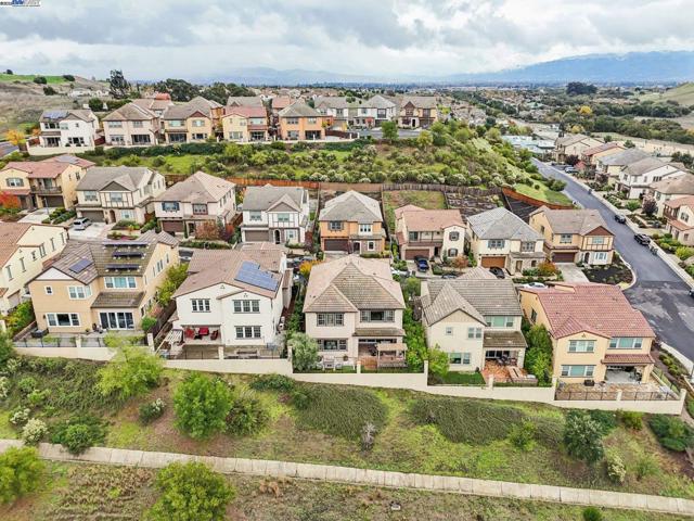 3885 Highpointe Ct, Dublin CA: https://media.crmls.org/mediaz/bc1b4908-af16-4894-ac3e-f1bad1a400df.jpg