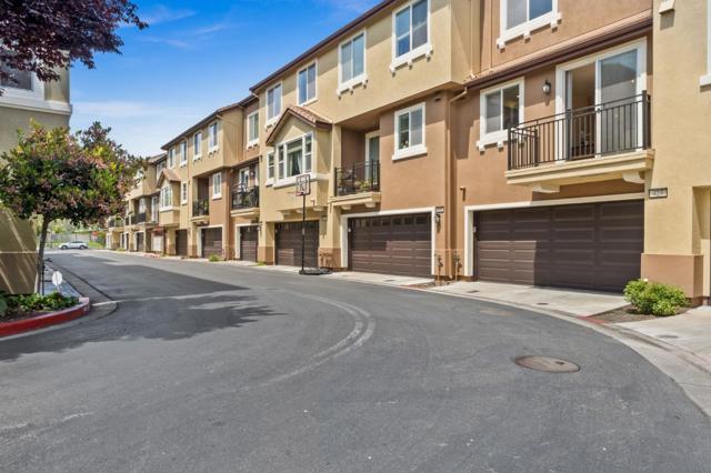 423 Paria Terrace, Sunnyvale CA: https://media.crmls.org/mediaz/bc1b6667-aaf9-49ee-a203-a038067a0787.jpg
