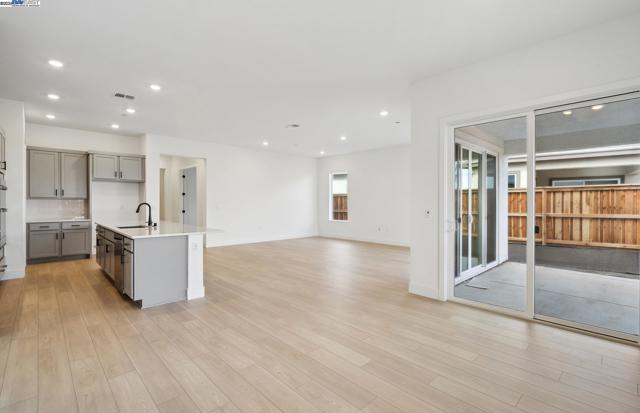 17654 Brightwood Avenue, Lathrop CA: https://media.crmls.org/mediaz/bc1bb488-5cd2-4cf1-8d96-1c803e77b087.jpg