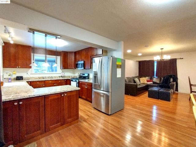 864 San Francisco Ave, South Lake Tahoe CA: https://media.crmls.org/mediaz/bc1bcac4-1a87-4948-8ef9-a7f9088b38c4.jpg