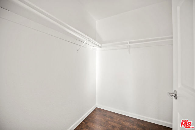 412 Coronado Terrace, Los Angeles CA: https://media.crmls.org/mediaz/bc1bd5e7-5e8a-40e5-b08d-e601c794578e.jpg