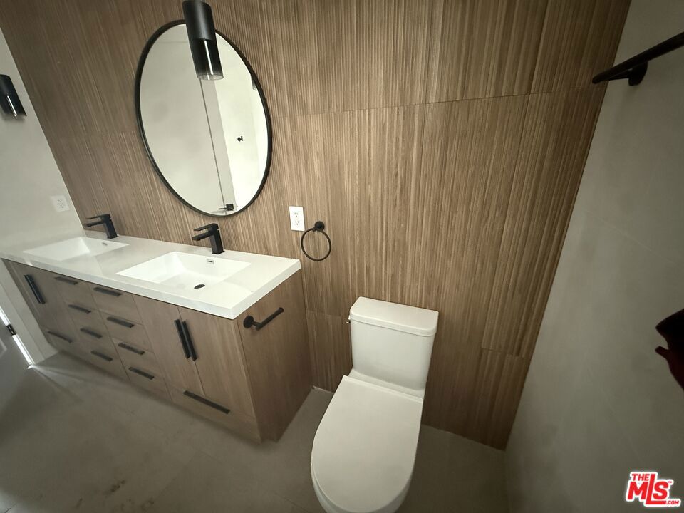 https://media.crmls.org/mediaz/bc1be84c-54b0-49b5-87d7-29ee59ca5451.jpg?preset=X-Large