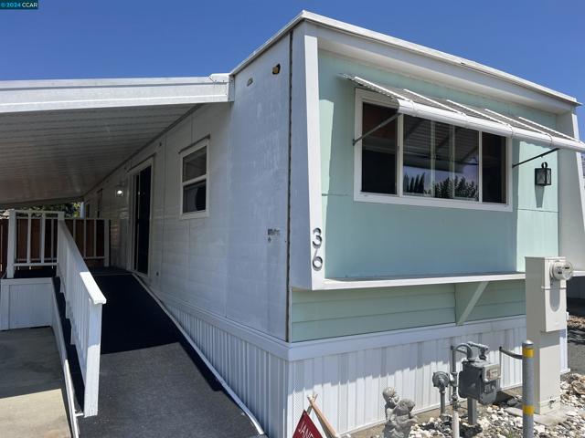 36 Galloway Dr, Concord CA: https://media.crmls.org/mediaz/bc1c308a-9de8-4057-ad41-59055c72072f.jpg