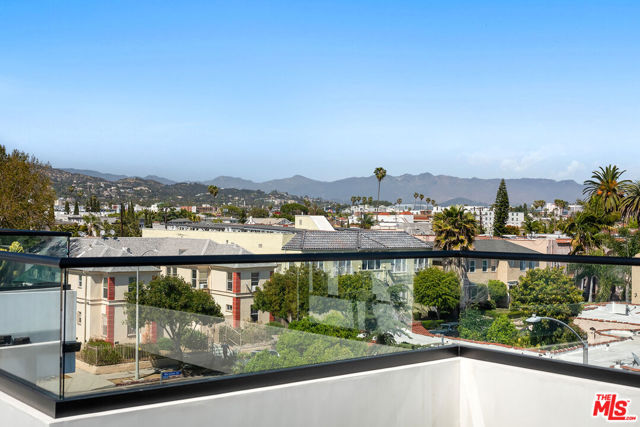 733 N Gramercy Place, Los Angeles CA: https://media.crmls.org/mediaz/bc1c79f2-acc4-4c20-b876-952fca386fb9.jpg