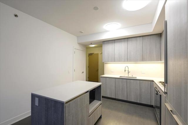 318 Main Street, San Francisco CA: https://media.crmls.org/mediaz/bc1d57b5-1522-4187-a0d4-818eac742946.jpg