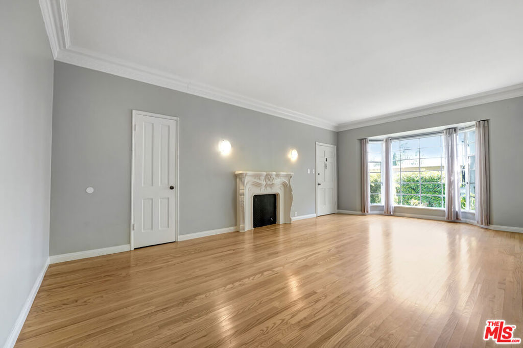 1/2 N Hayworth Avenue