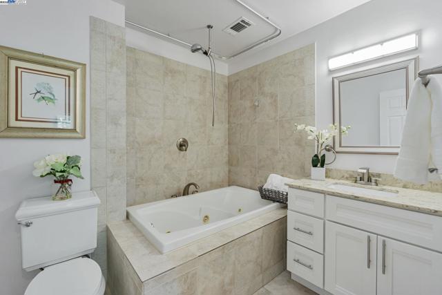 208 Siskiyou Ct, Walnut Creek CA: https://media.crmls.org/mediaz/bc20165a-d3e3-437b-b600-3a7819ef4d66.jpg