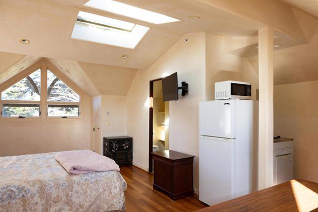 1273 Surf Avenue, Pacific Grove CA: https://media.crmls.org/mediaz/bc20874d-5a62-4f70-8ea3-cbbef13fb7b5.jpg