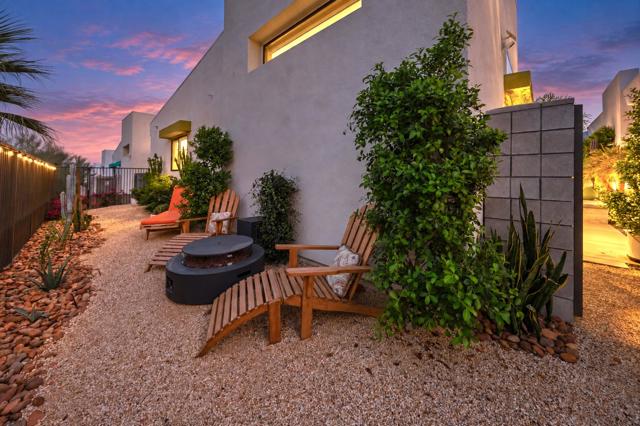160 Obsidian Loop N, Palm Springs, CA 92264