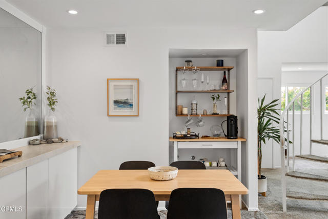 2287 Martinique Lane, Oxnard CA: https://media.crmls.org/mediaz/bc20f116-f27d-4fa4-bad7-b6977eab9cab.jpg