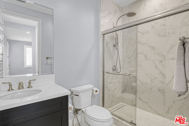 20326 W Liverpool Way, Porter Ranch CA: https://media.crmls.org/mediaz/bc217427-a8c2-4002-893a-b0058e157472.jpg