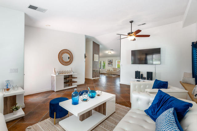 47845 Via Firenze, La Quinta CA: https://media.crmls.org/mediaz/bc221ca2-7a75-48c5-b083-3f23debfb82d.jpg
