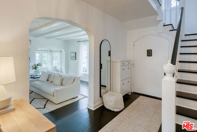 10736 Le Conte Avenue, Los Angeles CA: https://media.crmls.org/mediaz/bc224c73-f313-408d-8a41-bce6456fcb2d.jpg