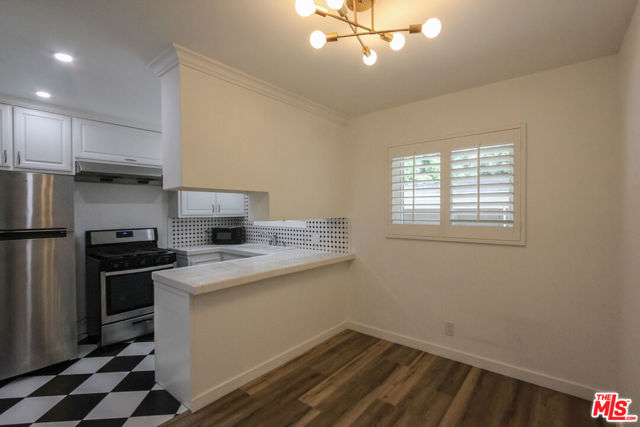 12942 Moorpark Street, Studio City CA: https://media.crmls.org/mediaz/bc22563a-4f4a-450d-be62-60da74b8356d.jpg