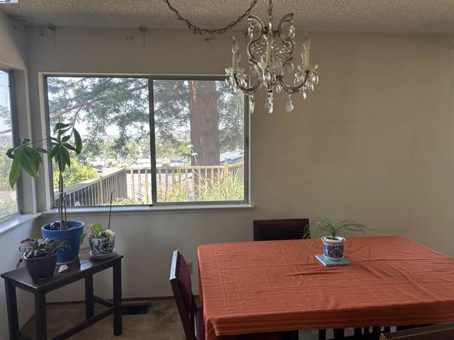 18393 Pepper St, Castro Valley CA: https://media.crmls.org/mediaz/bc22ed72-dbd8-4ce9-9112-6e1b7085f919.jpg