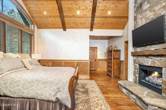 32310 Hummingbird Court, Running Springs CA: https://media.crmls.org/mediaz/bc232fae-2fa8-44af-854d-ca506efa8f1a.jpg