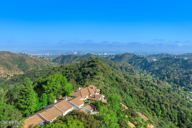 2457 Angelo Drive, Los Angeles CA: https://media.crmls.org/mediaz/bc233d73-5e80-4060-9718-cc3cbafc08d7.jpg