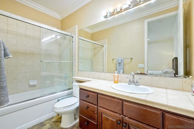 15068 Creek Hills Rd, El Cajon CA: https://media.crmls.org/mediaz/bc243bc7-8762-4304-8a88-6decd3ba3fc3.jpg