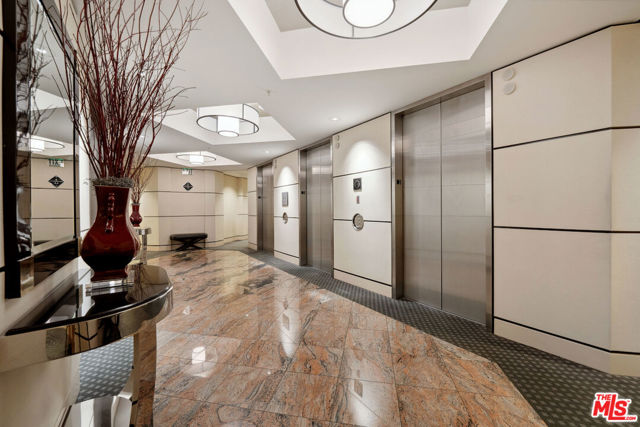 10490 Wilshire Boulevard, Los Angeles CA: https://media.crmls.org/mediaz/bc244552-0161-4235-81ae-5f647fc5a625.jpg