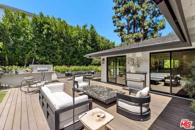 811 N Norman Place, Los Angeles CA: https://media.crmls.org/mediaz/bc2453f6-8542-4284-abfa-d1635e3425dc.jpg