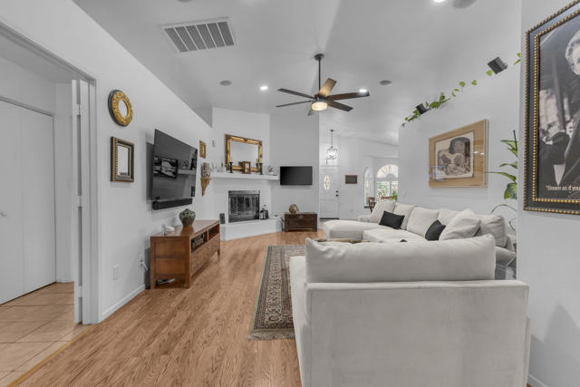 Image 37 of 64 For 52680 Avenida Martinez