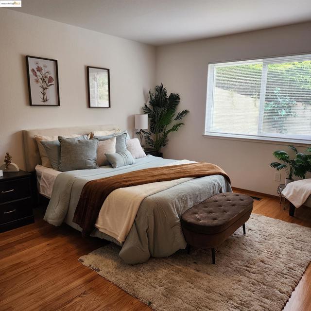 3312 Wisconsin St, Oakland CA: https://media.crmls.org/mediaz/bc24ec4c-1d71-419b-aad5-70bfe16eb4bd.jpg