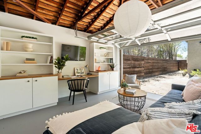 4148 Mentone Avenue, Culver City CA: https://media.crmls.org/mediaz/bc250d39-7bf8-4f21-979f-d2076fb61341.jpg