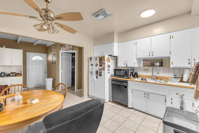 28300 Desert Charm Road, Desert Hot Springs CA: https://media.crmls.org/mediaz/bc2621cd-f38e-4b40-8fb8-497927de1825.jpg