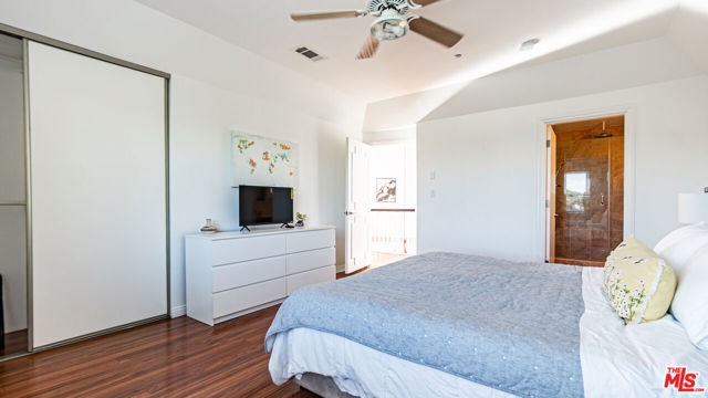 7449 Studio Road, Canoga Park CA: https://media.crmls.org/mediaz/bc272443-51b0-4064-b804-b017a531d0fe.jpg