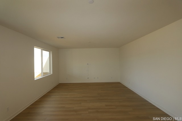592 Meadowood ST, Fallbrook CA: https://media.crmls.org/mediaz/bc27debb-ab36-48dc-a3fd-05eadcc64960.jpg
