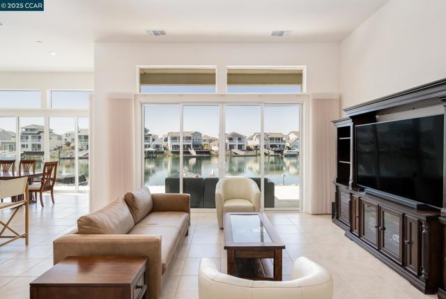 3305 Delta Coves Dr, Bethel Island CA: https://media.crmls.org/mediaz/bc280e23-8425-481b-9a54-3e91d5256e67.jpg