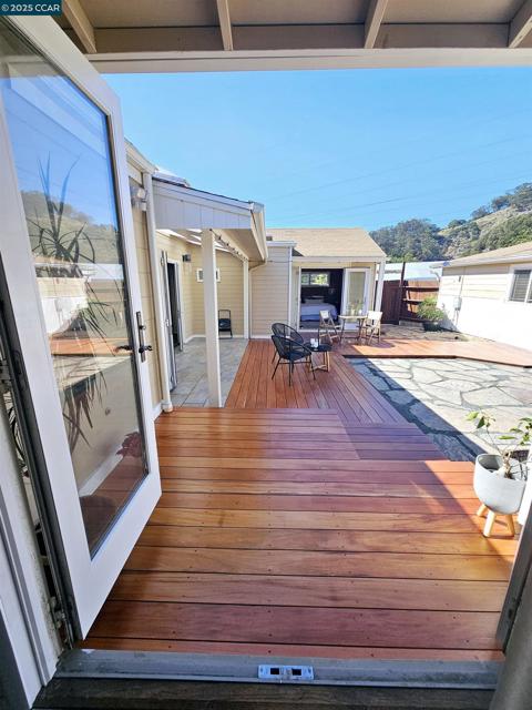 1034 Navellier St, El Cerrito CA: https://media.crmls.org/mediaz/bc28659c-2c02-44f5-a8cd-ab3e7337bb38.jpg
