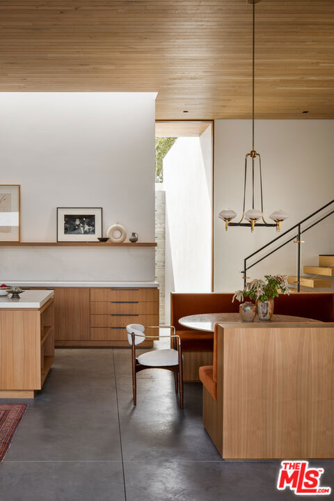 6708 Wildlife Road, Malibu CA: https://media.crmls.org/mediaz/bc29a626-568b-4bfa-a930-ec3b39633430.jpg