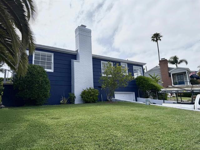 1205 Park Row, La Jolla CA: https://media.crmls.org/mediaz/bc2a7ac0-04ea-463b-ad53-49c13bb3dd94.jpg