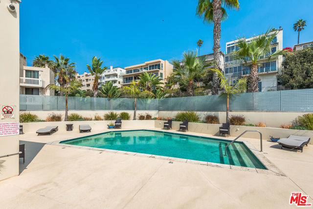 7301 Vista Del Mar, Playa del Rey CA: https://media.crmls.org/mediaz/bc2a8b33-c05b-439d-a6ef-b5040fab7514.jpg