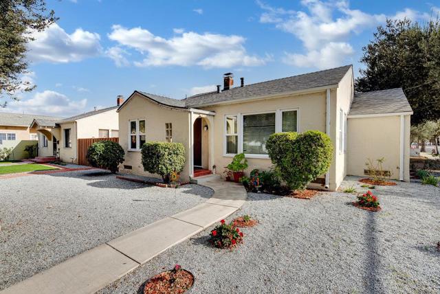 431 Ellis Street, King City CA: https://media.crmls.org/mediaz/bc2ad922-afe7-4fd2-b3e6-1adaeb5267bb.jpg