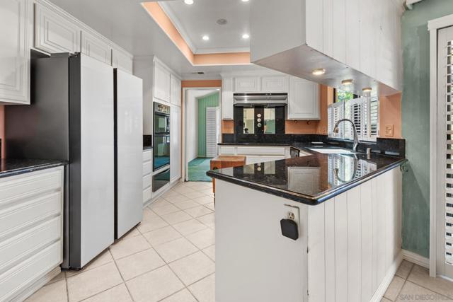 462 Avenida Adobe, Escondido CA: https://media.crmls.org/mediaz/bc2ada5c-0419-4ef0-bdf0-9703f9aadb1f.jpg