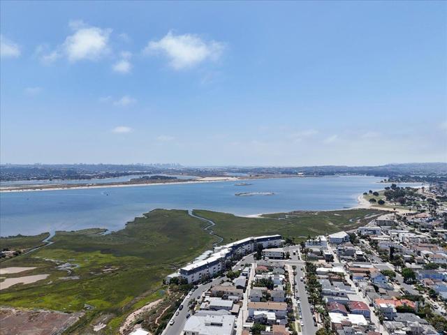 4007 Crown Point Drive, San Diego CA: https://media.crmls.org/mediaz/bc2b2d50-0fa4-4b57-9039-dbaca013a4bb.jpg