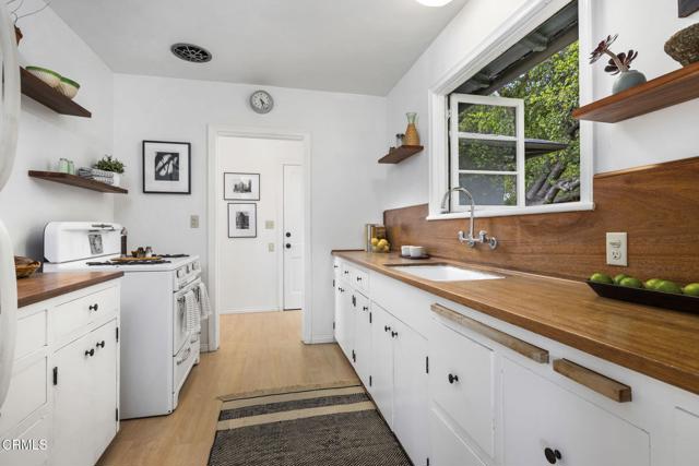 Detail Gallery Image 9 of 53 For 1556 Scenic Dr, Pasadena,  CA 91103 - 2 Beds | 1 Baths