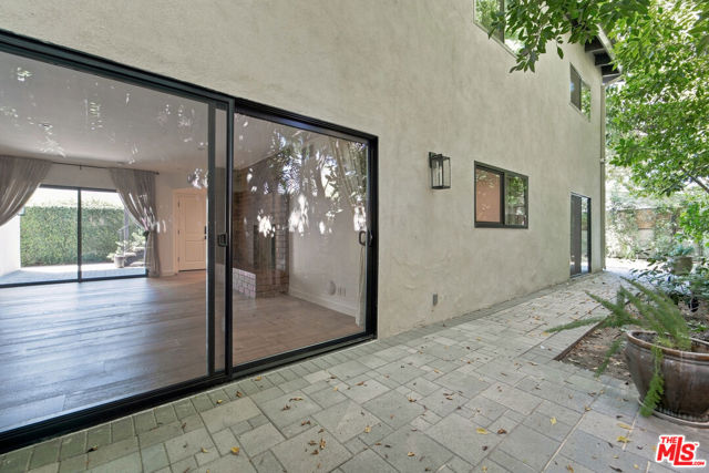393 Huntley Drive, 1 photo 24